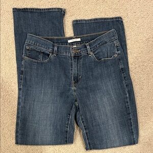 Women’s size 8 Levi jeans boot cut
